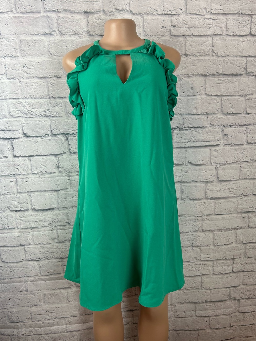 TCEC Green Ruffle Shoulder Shift Dress Size Large Keyhole Mini